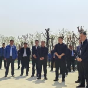 4月11日坊子区委周洪刚书记、李良华区长一行莅临山东信诺电力工程有限公司指导工作。